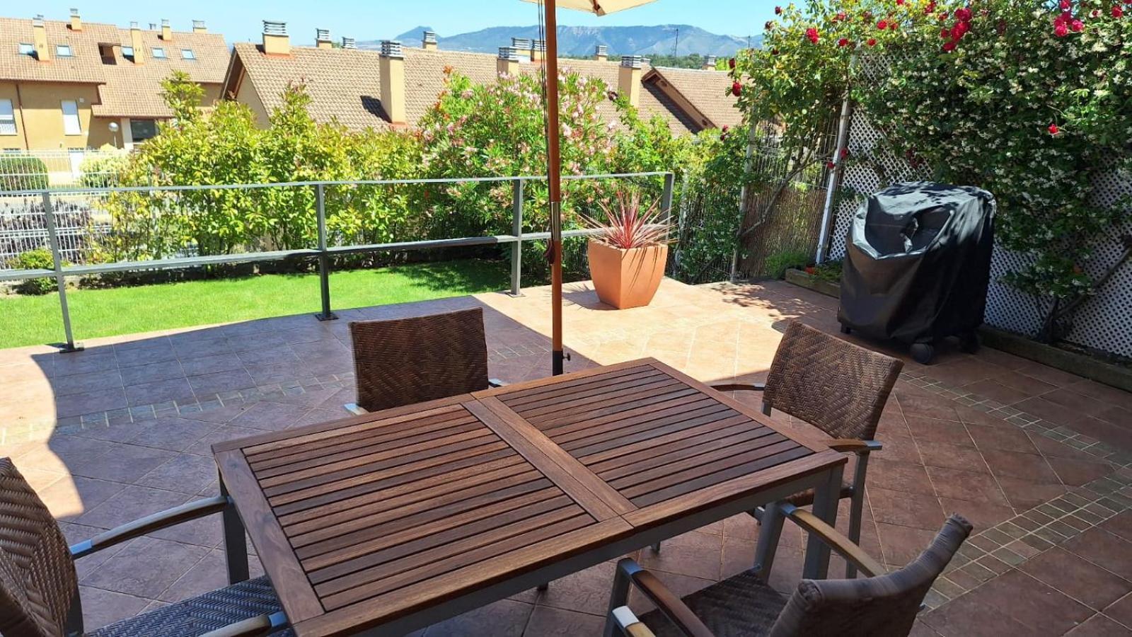 Estancia Con Jardin Entre Golf Y Monte - Cerca Logrono Sojuela Exterior foto